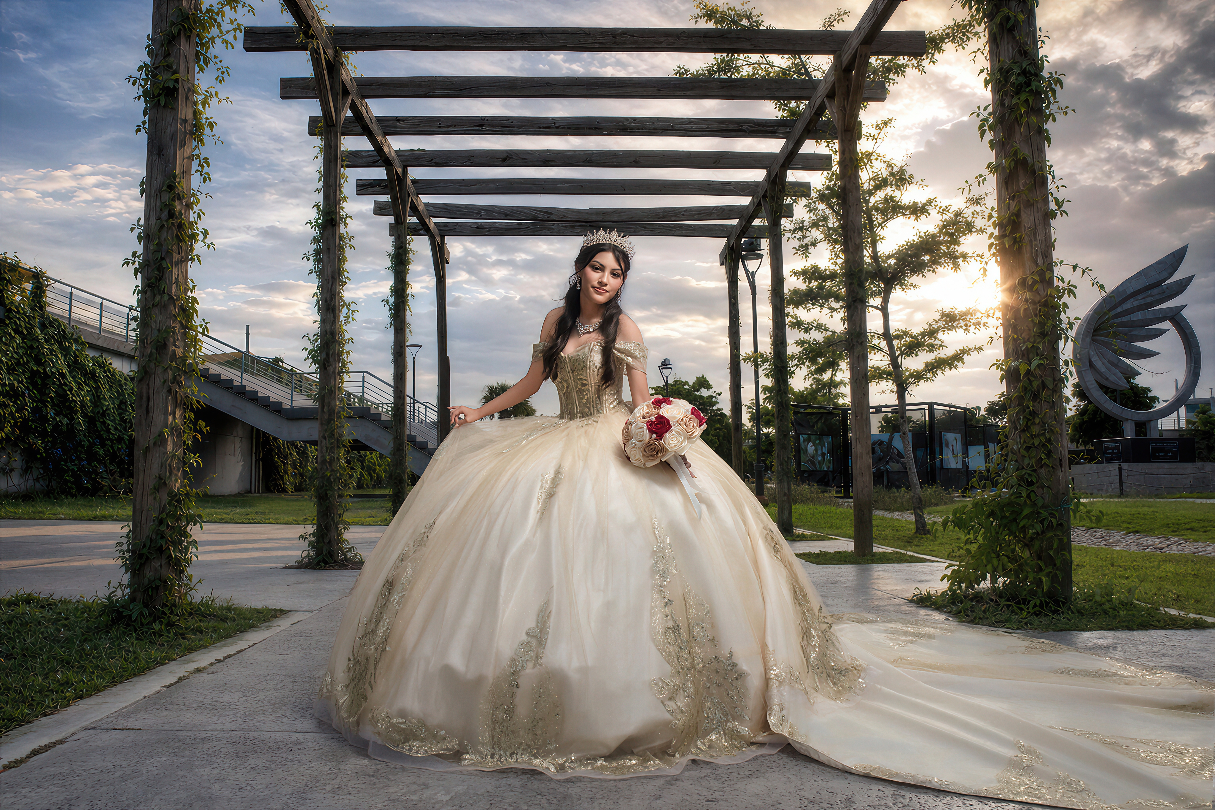 Isabella con su corona y vestido completo
